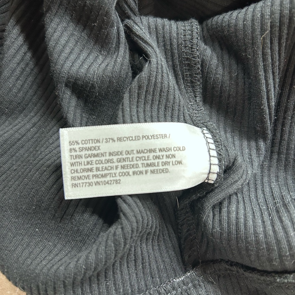 Ingrid & Isabel Black V-Neck Cropped Sweatshirt - Picture 4 of 4